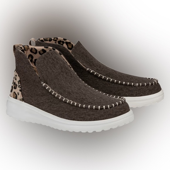 Hey Dude Shoes - Women’s HEYDUDE Denny crafted boots- Size 9